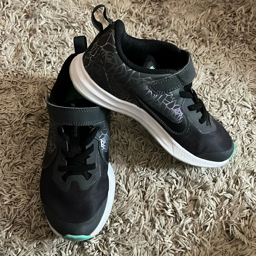 Girls black size 13c Nike sneakers